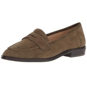 Like new NW loafers in dark green suede